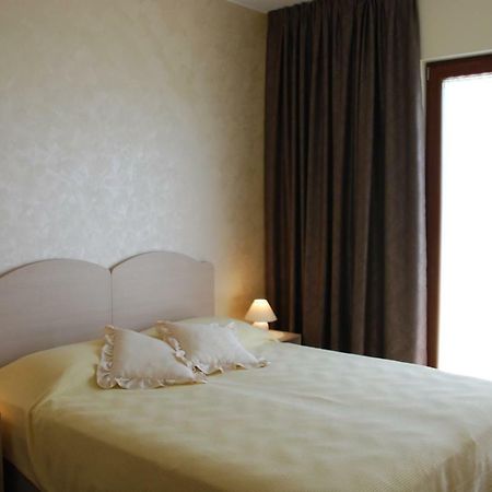 Rooms Edda Savudrija Exteriör bild